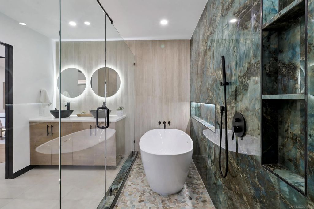 Photo of 700 Front St #1402, San Diego, CA 92101 (MLS # 260003876)