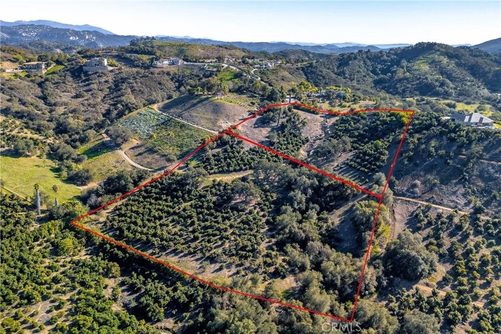 Photo of 14 Via Vaquero, Temecula, CA 92590 (MLS # SW25277976)