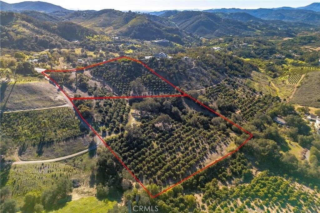 Photo of 14 Via Vaquero, Temecula, CA 92590 (MLS # SW25277976)