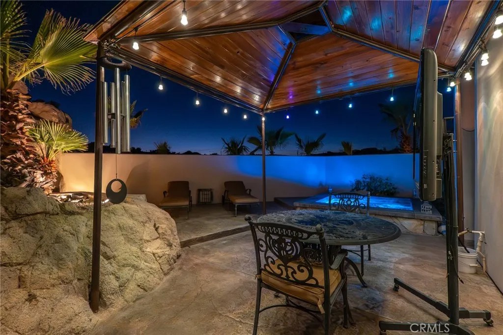 57045 Plaza Del Amigo
