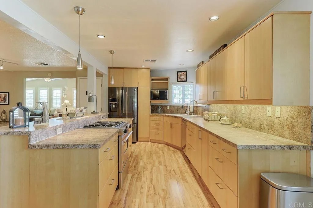 9255 Magnolia Ave Spc 315