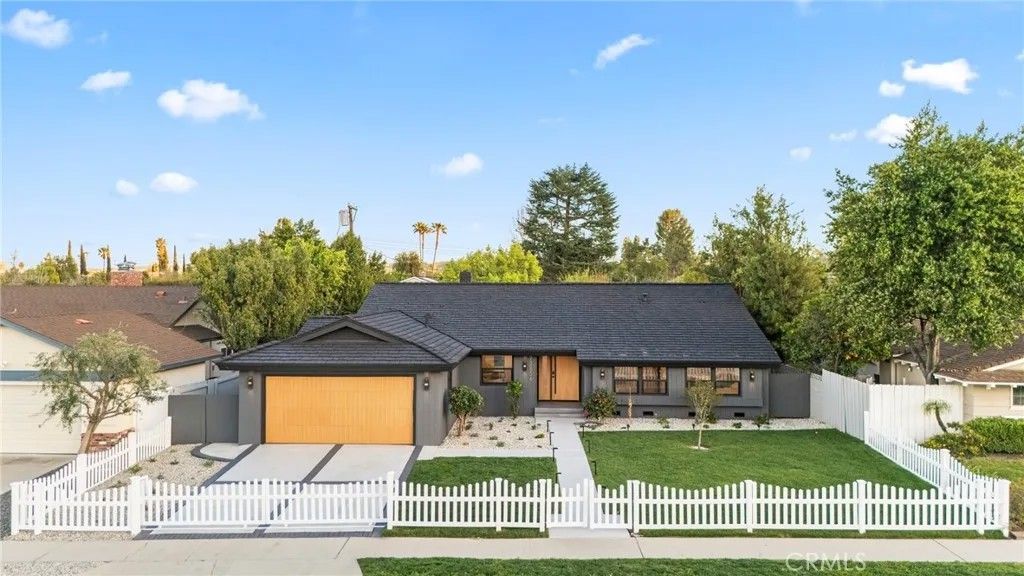 Photo of 23856 Aetna St, Woodland Hills, CA 91367 (MLS # BB26071698)