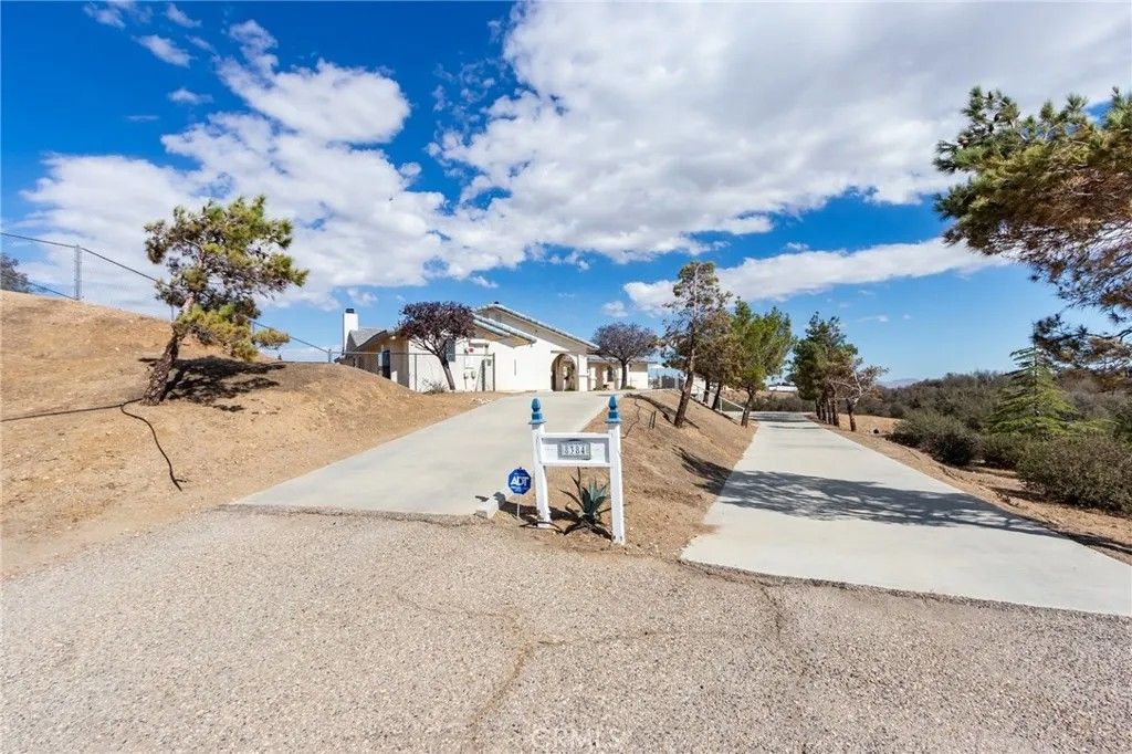 Photo of 8384 Highland Court, Oak Hills, CA 92344 (MLS # HD26001635)