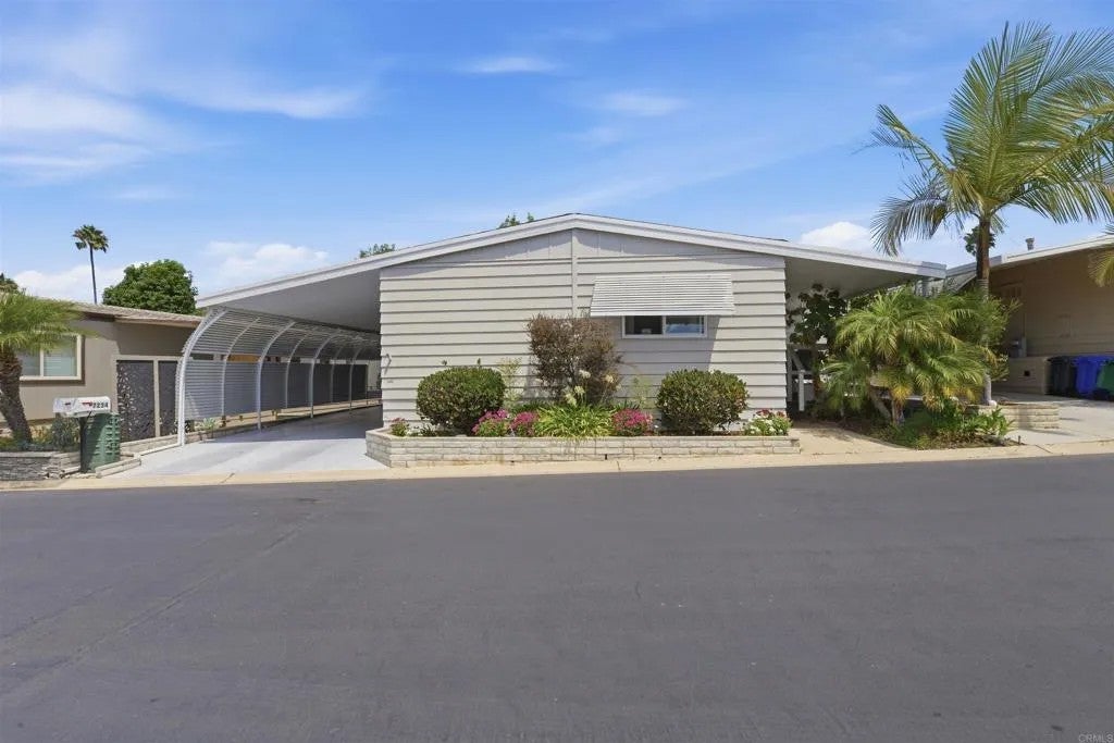 7234 Santa Barbara 319