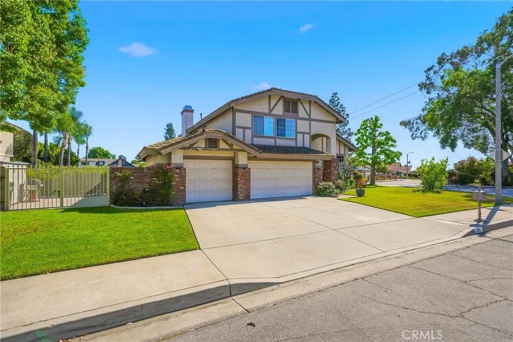 Photo of 508 E Payson St, Glendora, CA 91740 (MLS # CV26089486)