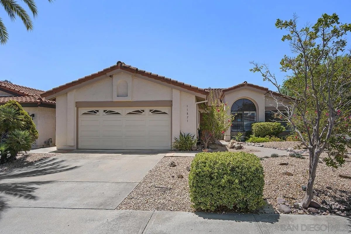 11821 Calle Parral