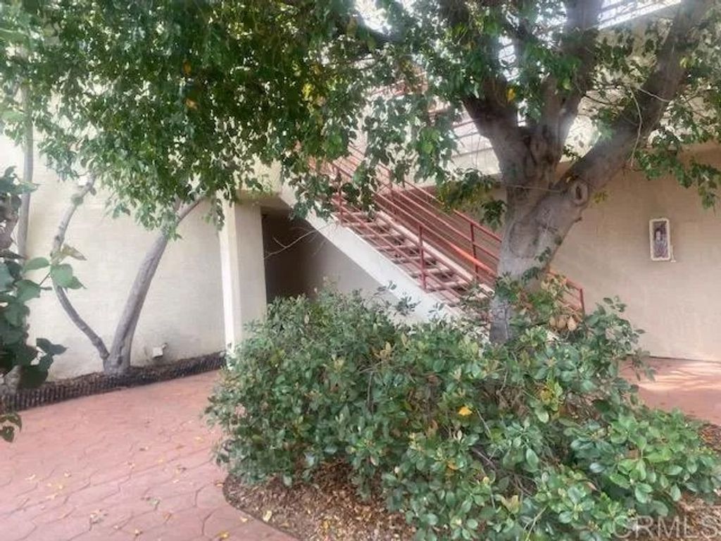 Photo of 390 E Madison Ave #E, El Cajon, CA 92020 (MLS # NDP2511559)