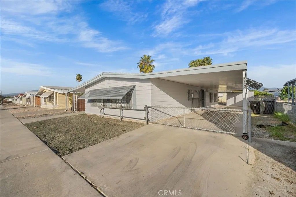 Photo of 542 Castille Dr, Hemet, CA 92543 (MLS # SW26025440)