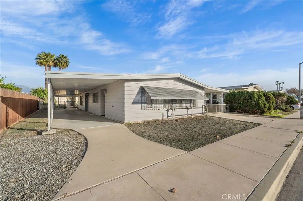 Photo of 542 Castille Dr, Hemet, CA 92543 (MLS # SW26025440)