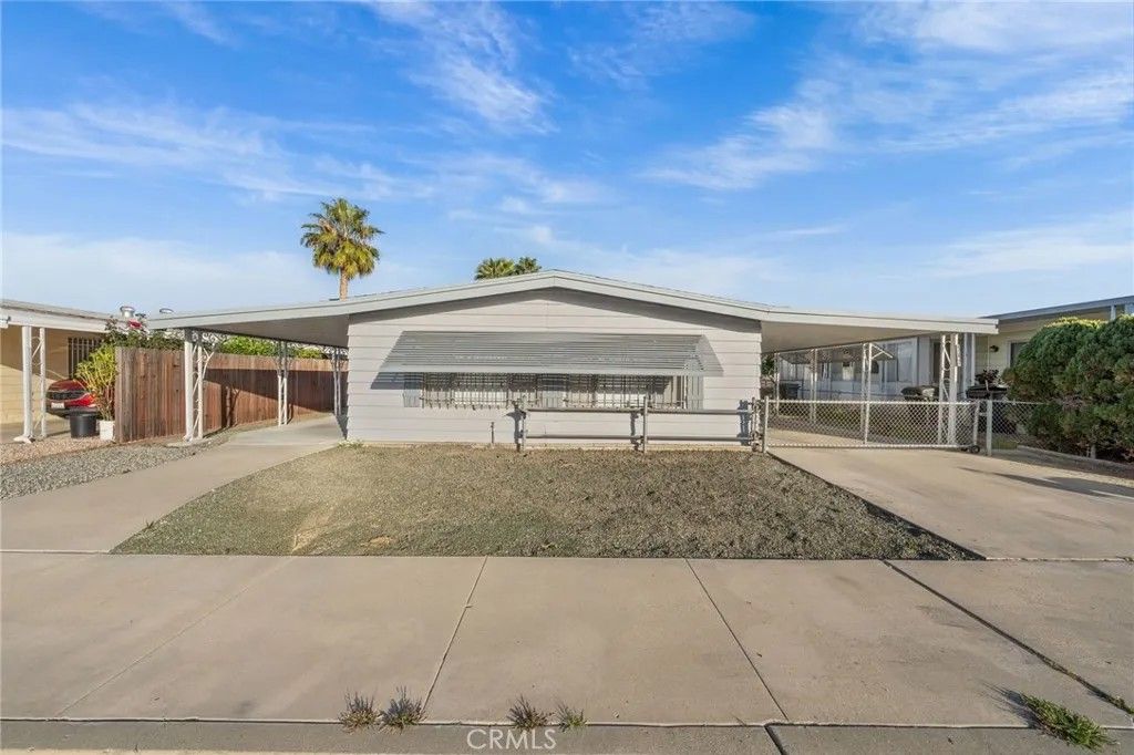 Photo of 542 Castille Dr, Hemet, CA 92543 (MLS # SW26025440)