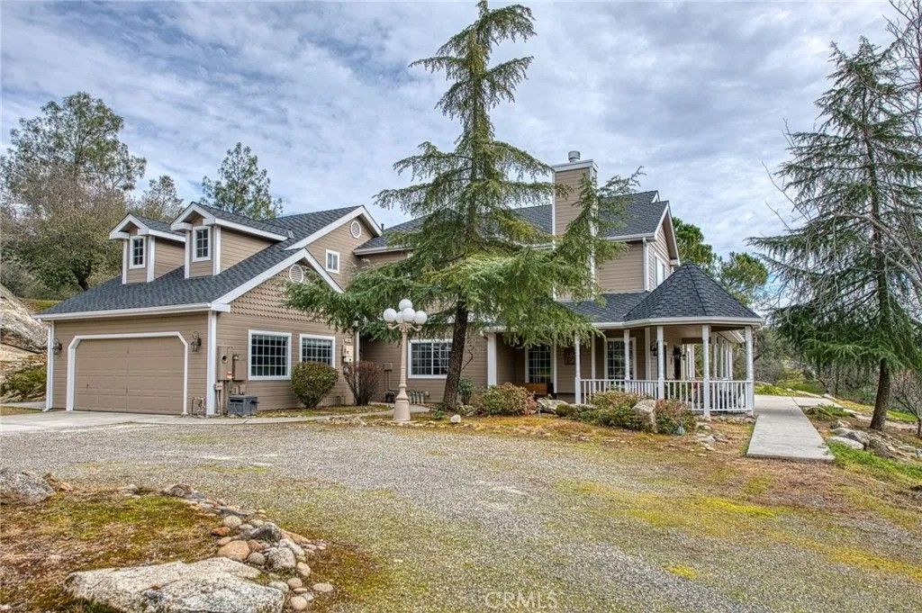 Photo of 41961 Long Hollow Dr, Coarsegold, CA 93614 (MLS # FR26017175)