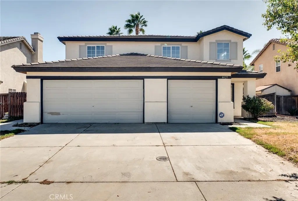 4425 Oak Tree