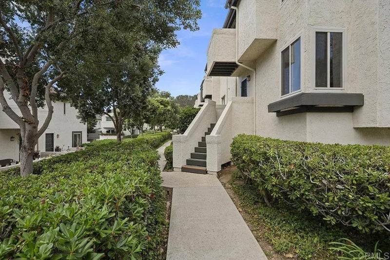1235 River Glen Row 79