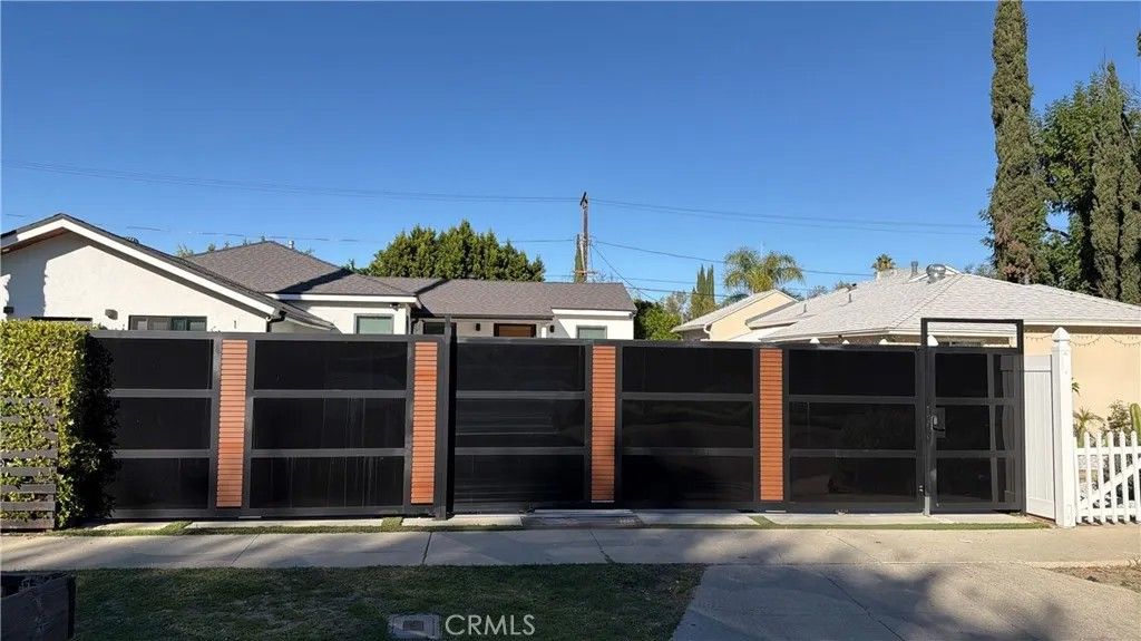 Photo of 18719 Martha, Tarzana, CA 91356 (MLS # SR25264020)