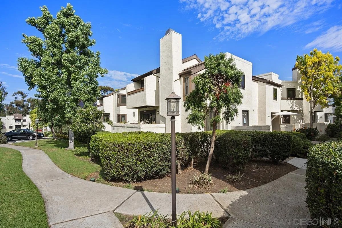 2296 Caminito Pajarito 85