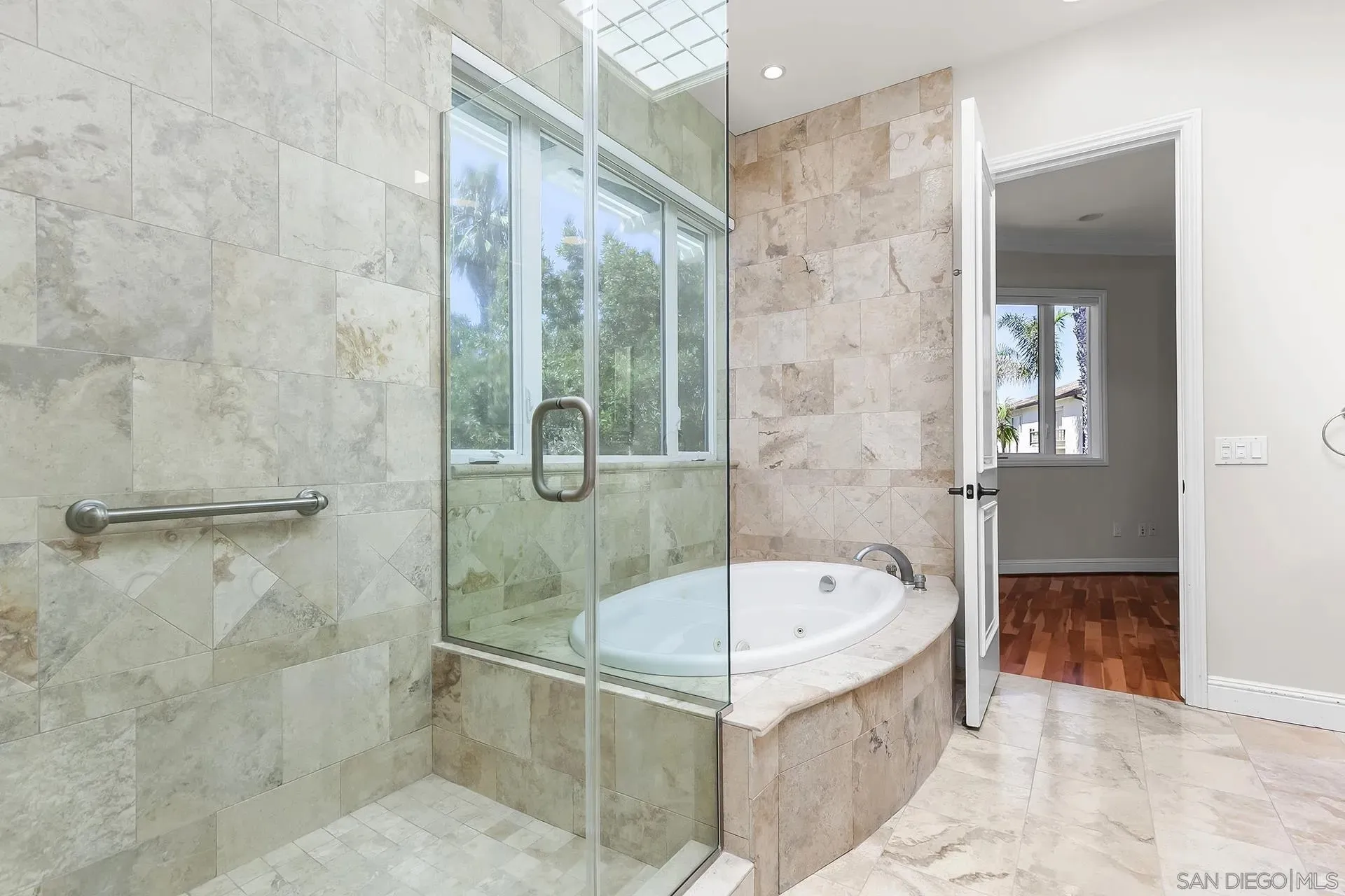 La Jolla, California 92037, United States, 3 Bedrooms Bedrooms, ,4 BathroomsBathrooms,Residential,Active,201332