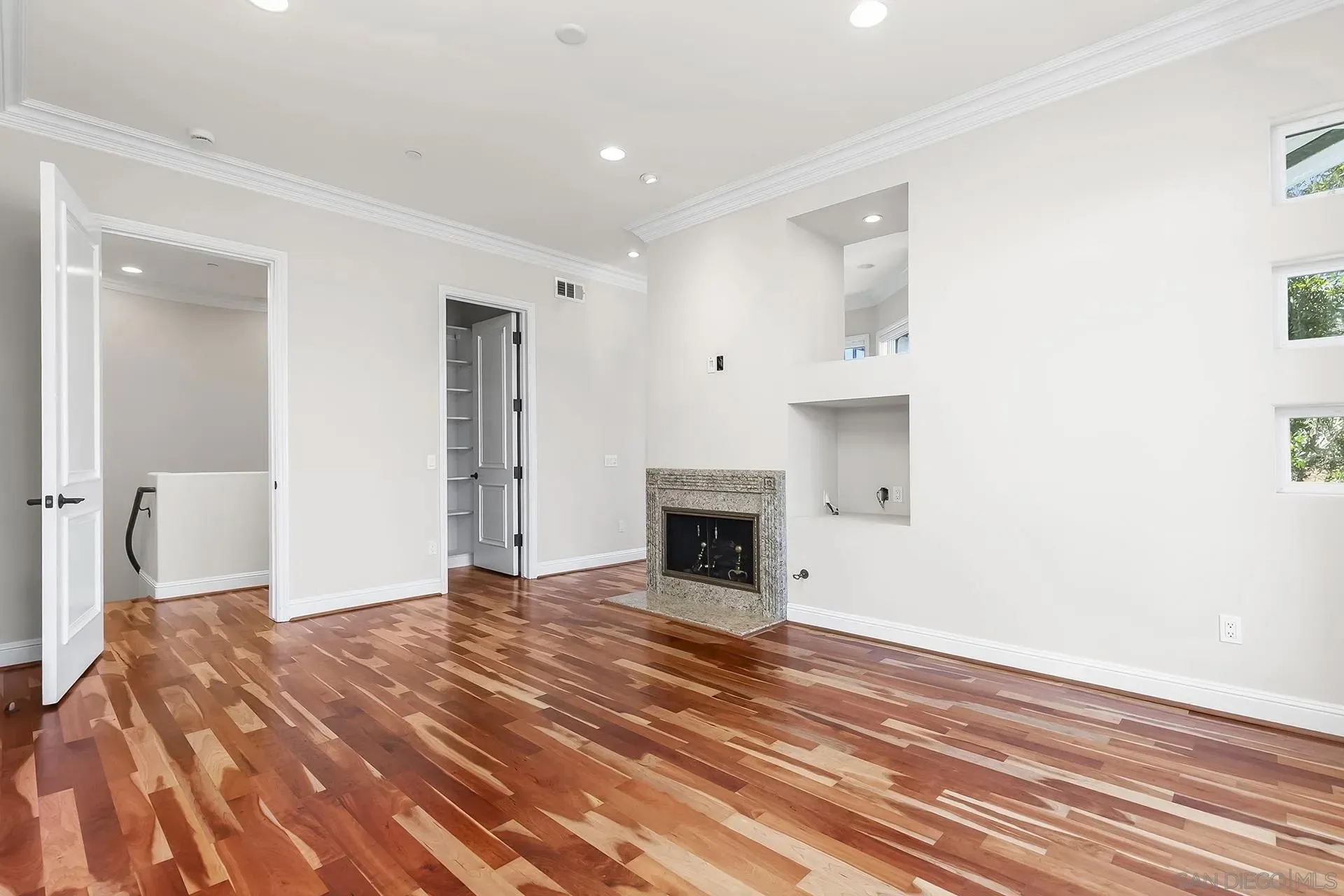 La Jolla, California 92037, United States, 3 Bedrooms Bedrooms, ,4 BathroomsBathrooms,Residential,Active,201332