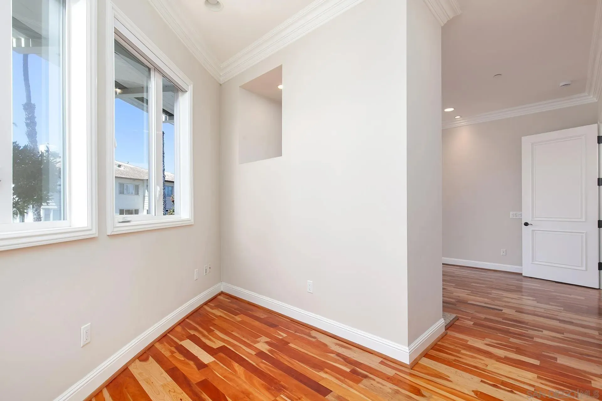 La Jolla, California 92037, United States, 3 Bedrooms Bedrooms, ,4 BathroomsBathrooms,Residential,Active,201332