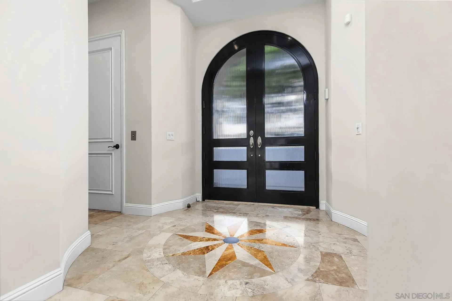 La Jolla, California 92037, United States, 3 Bedrooms Bedrooms, ,4 BathroomsBathrooms,Residential,Active,201332