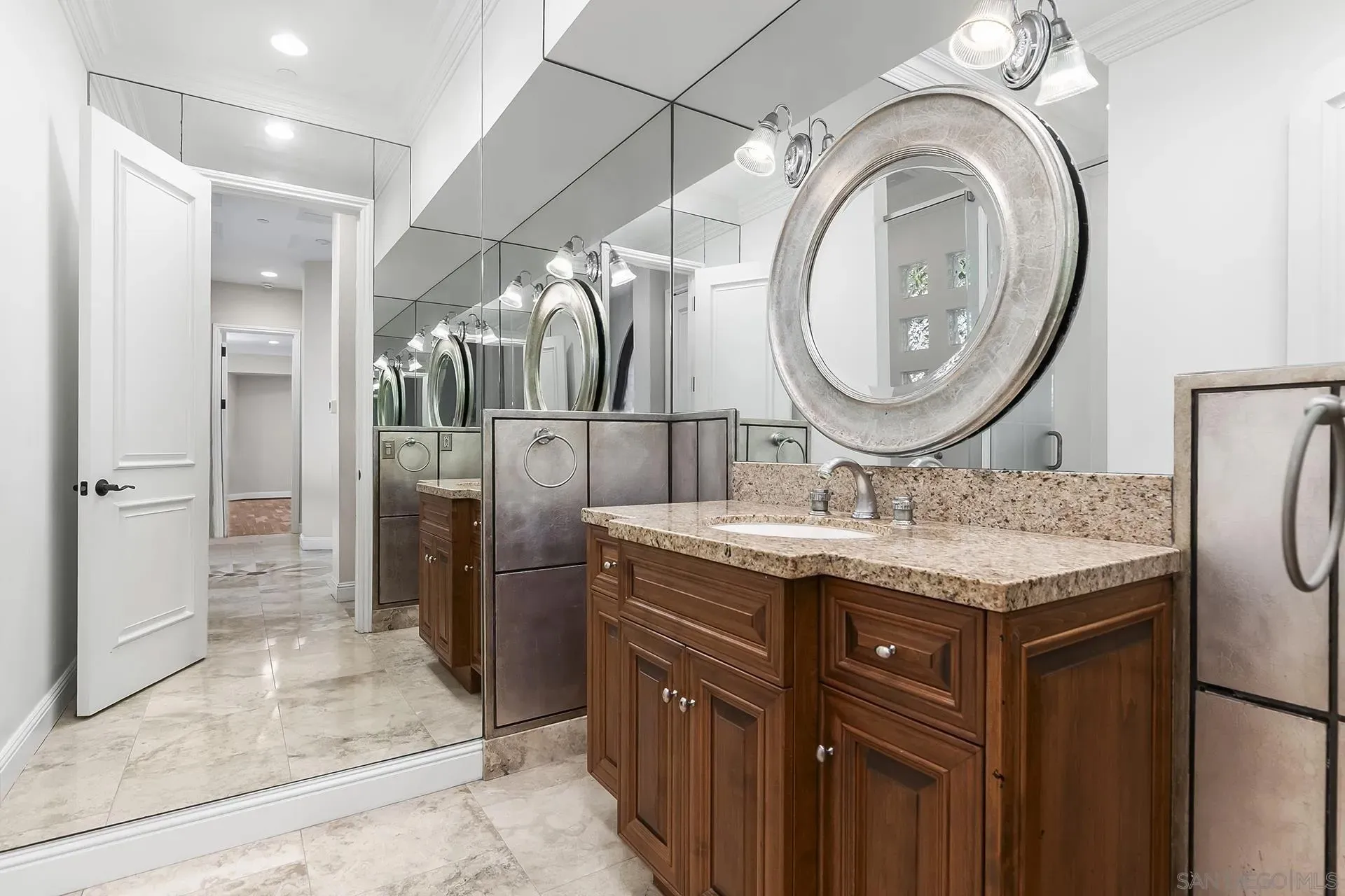 La Jolla, California 92037, United States, 3 Bedrooms Bedrooms, ,4 BathroomsBathrooms,Residential,Active,201332