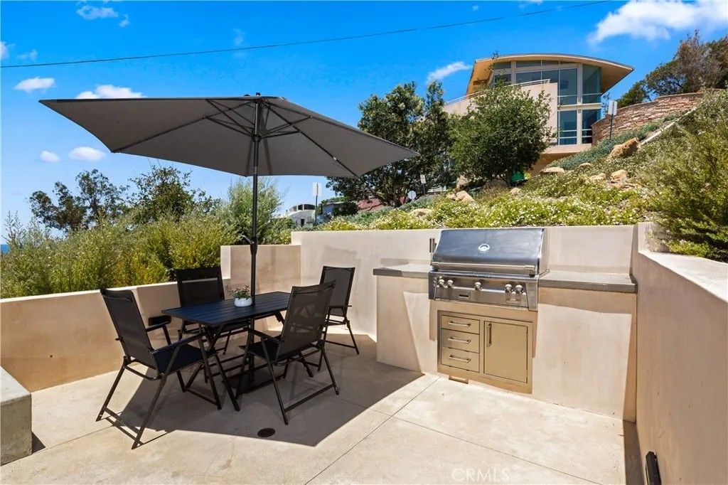 Photo of 565 Fern Street #B, Laguna Beach, CA 92651 (MLS # OC26094672)
