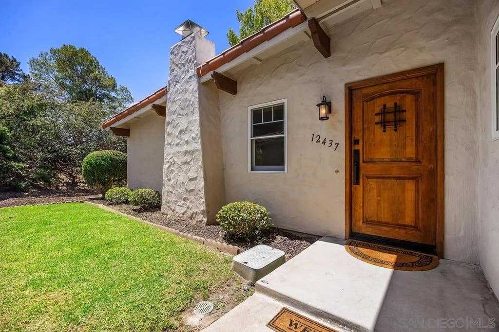 Photo of 12437 Meandro Rd, San Diego, CA 92128 (MLS # 260020140)