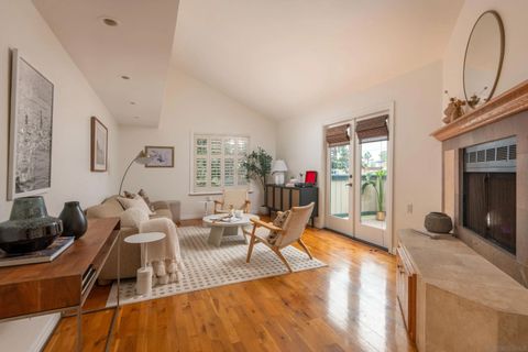 Photo of 4757 Lamont St, San Diego, CA 92109 (MLS # 250046361)