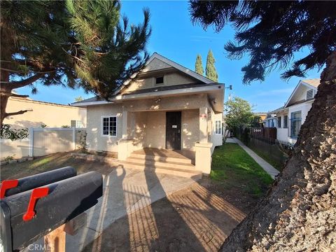Photo of 1450 Peterson Ave, Long Beach, CA 90813 (MLS # SW25275860)