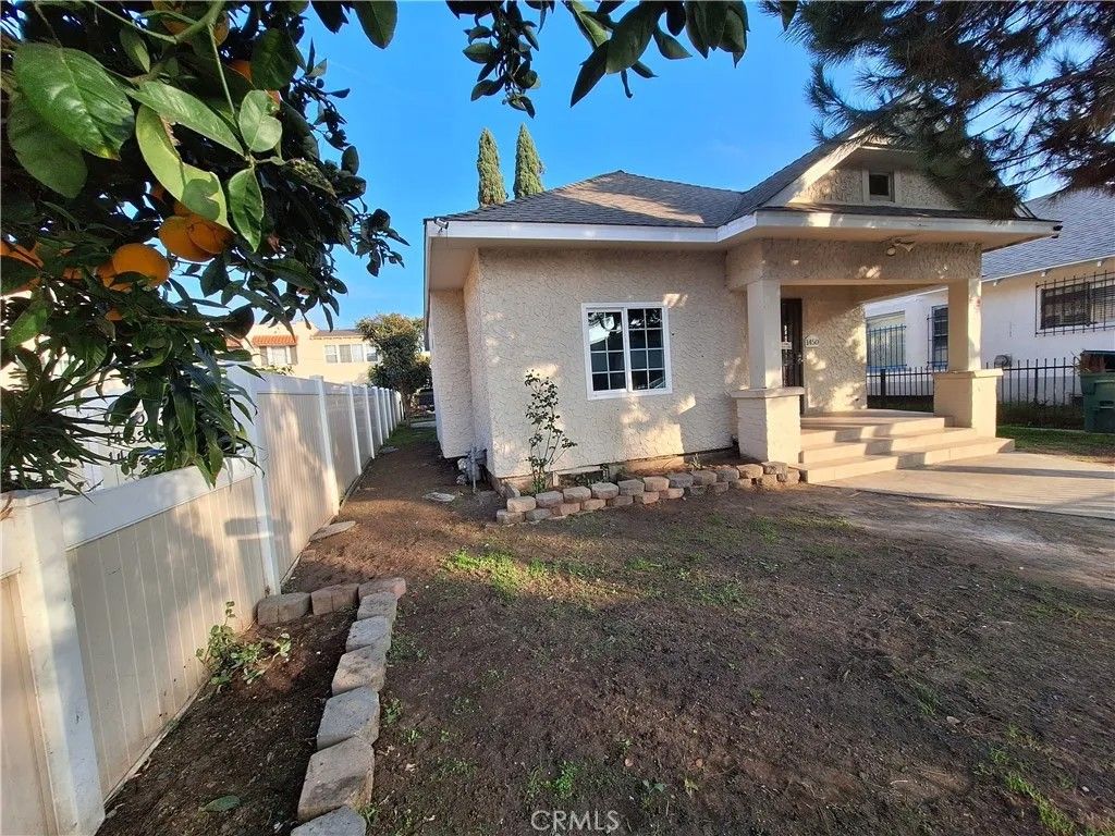 Photo of 1450 Peterson Ave, Long Beach, CA 90813 (MLS # SW25275860)