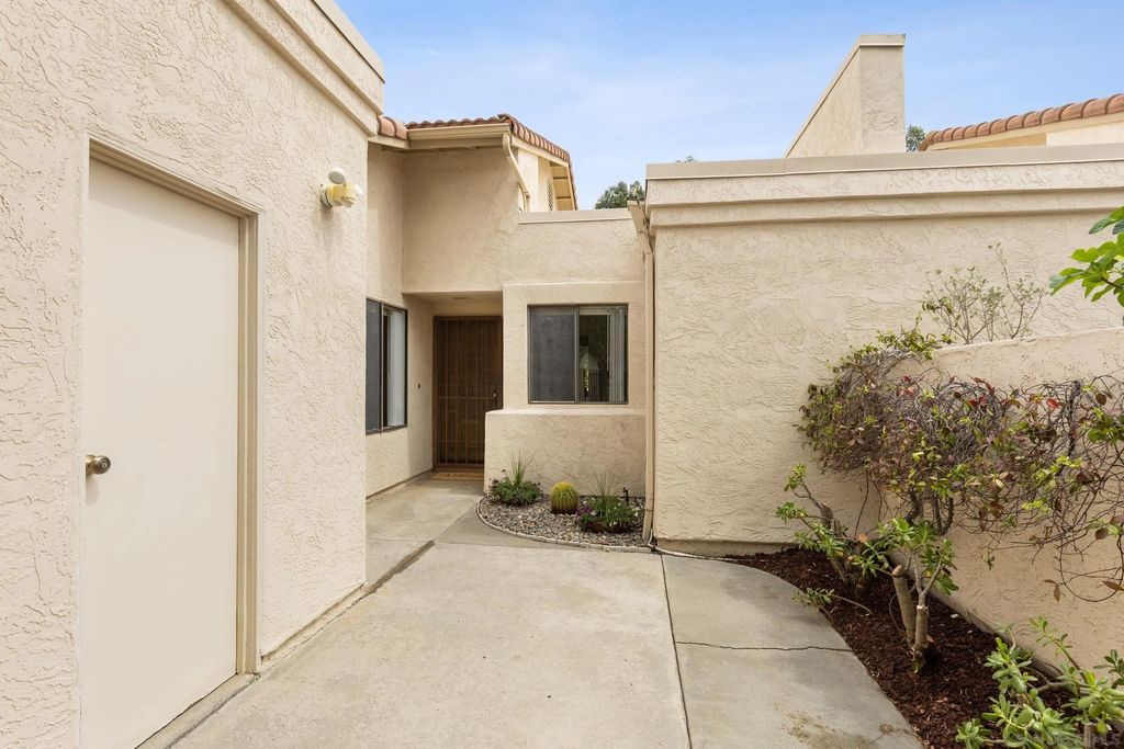 Photo of 18011 Avenida Alozdra, San Diego, CA 92128 (MLS # 260007709)