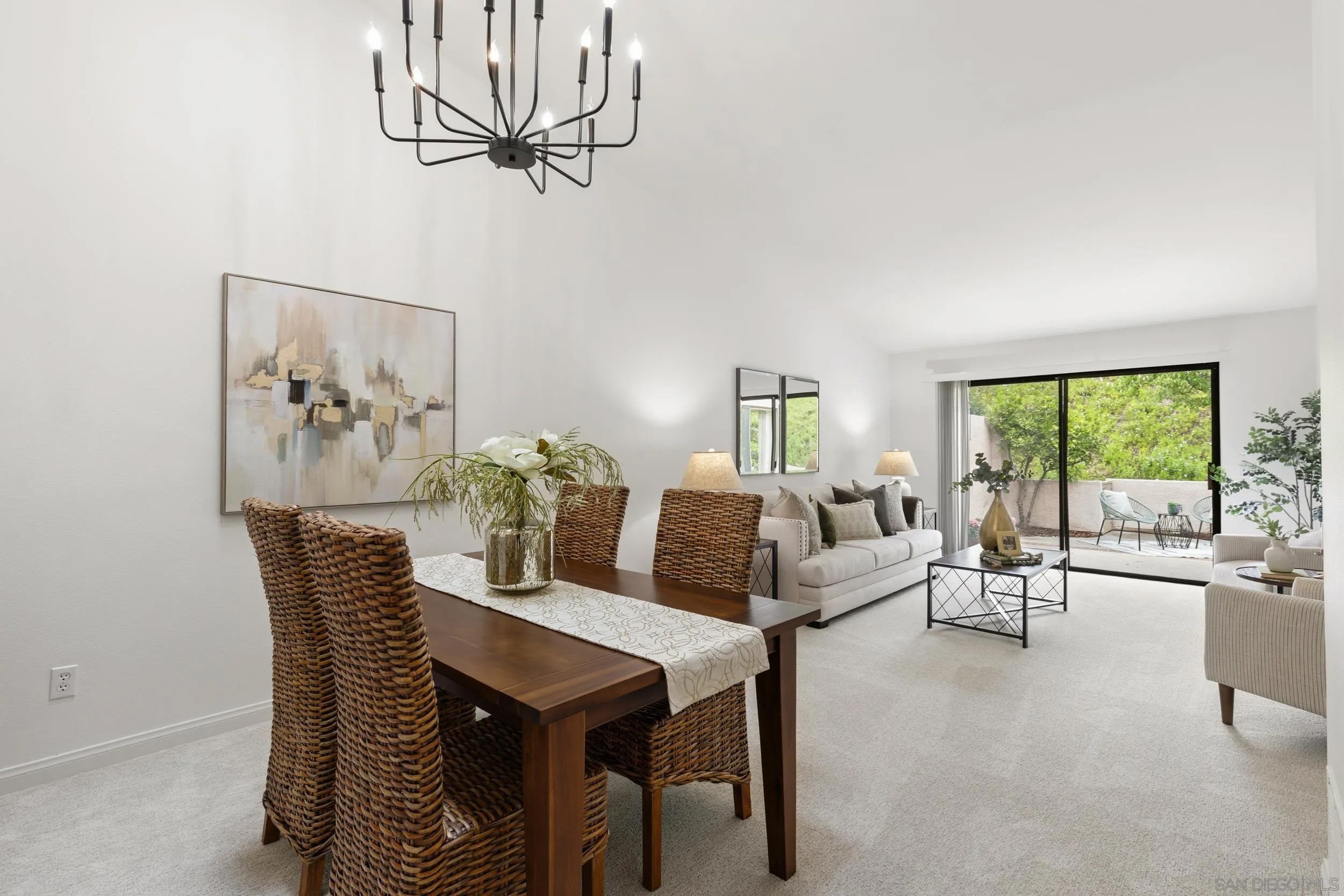 18011 Avenida Alozdra