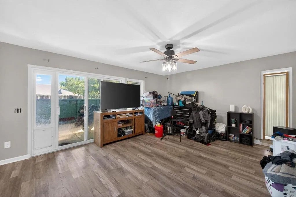 1817 E Grand Ave 11