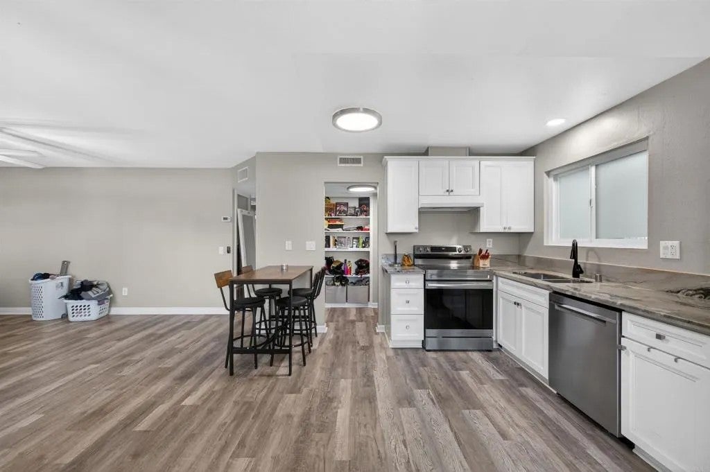 1817 E Grand Ave 11