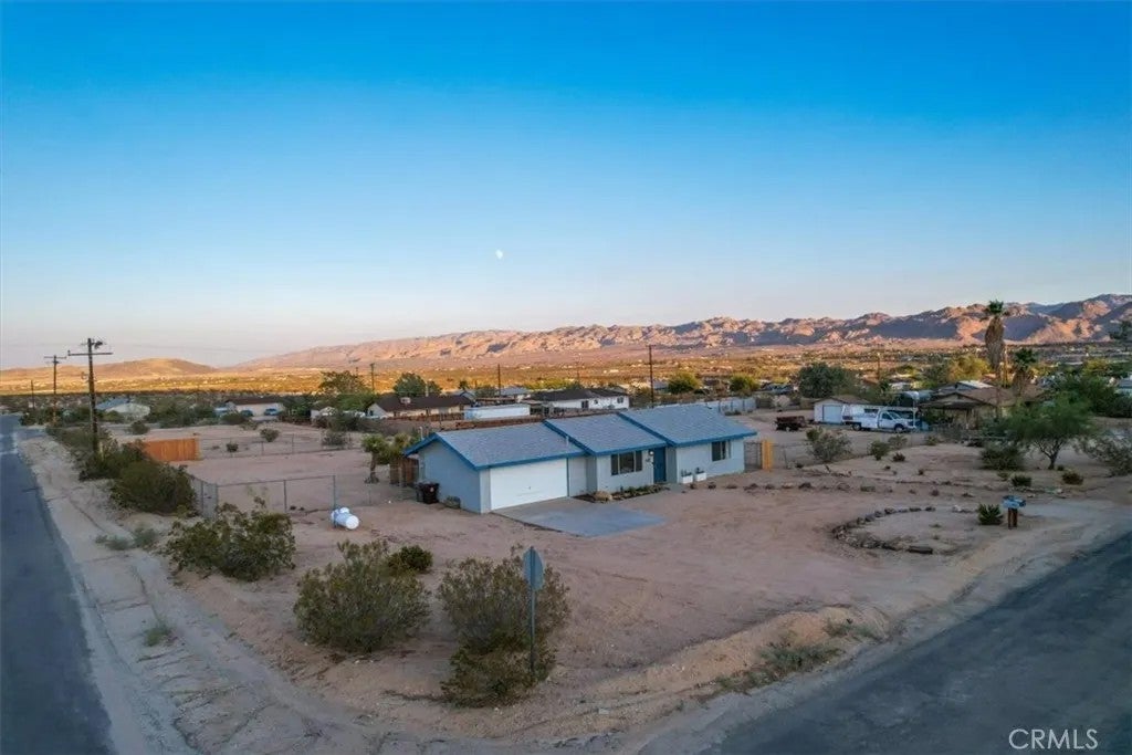 4661 Avenida La Manana