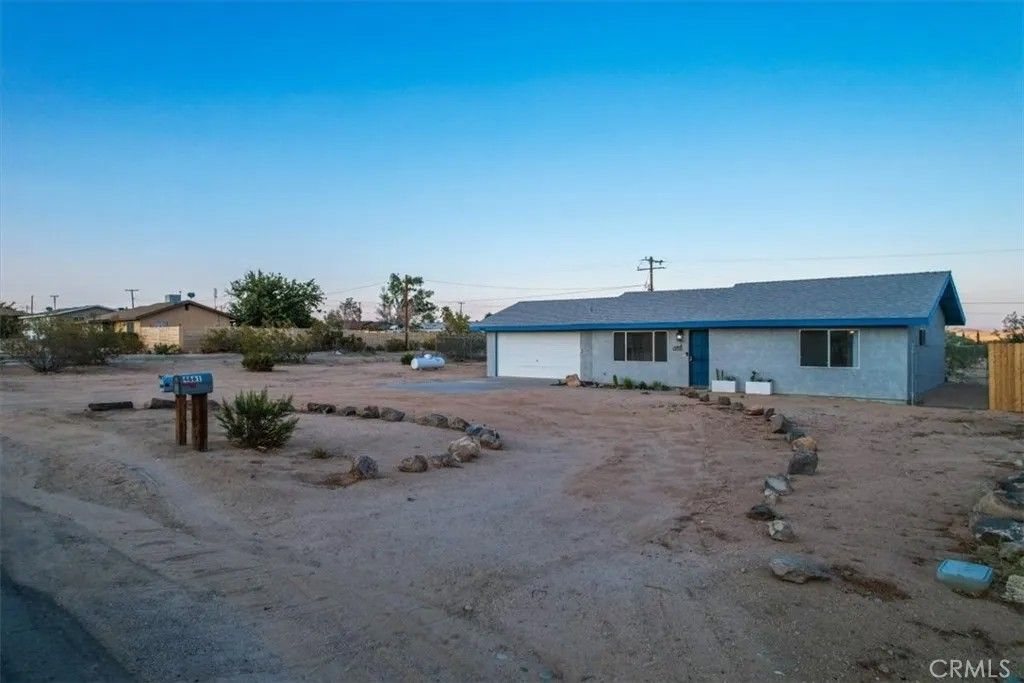 Photo of 4661 Avenida La Manana, Joshua Tree, CA 92252 (MLS # JT26040446)