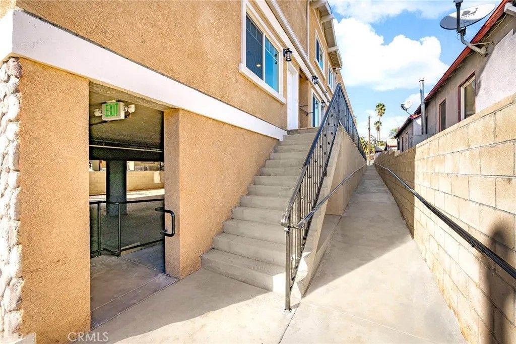 Photo of 5639 N Huntington Drive #1, Los Angeles, CA 90032 (MLS # AR25282122)