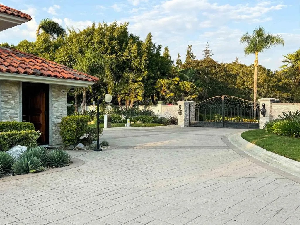 6998 Rancho La Cima