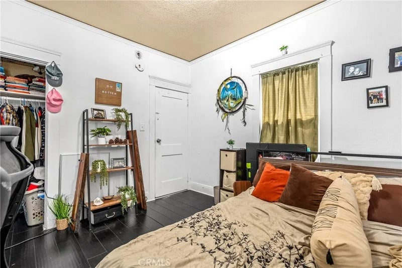 1102 W 18th