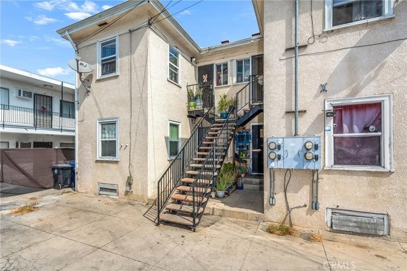 1102 W 18th