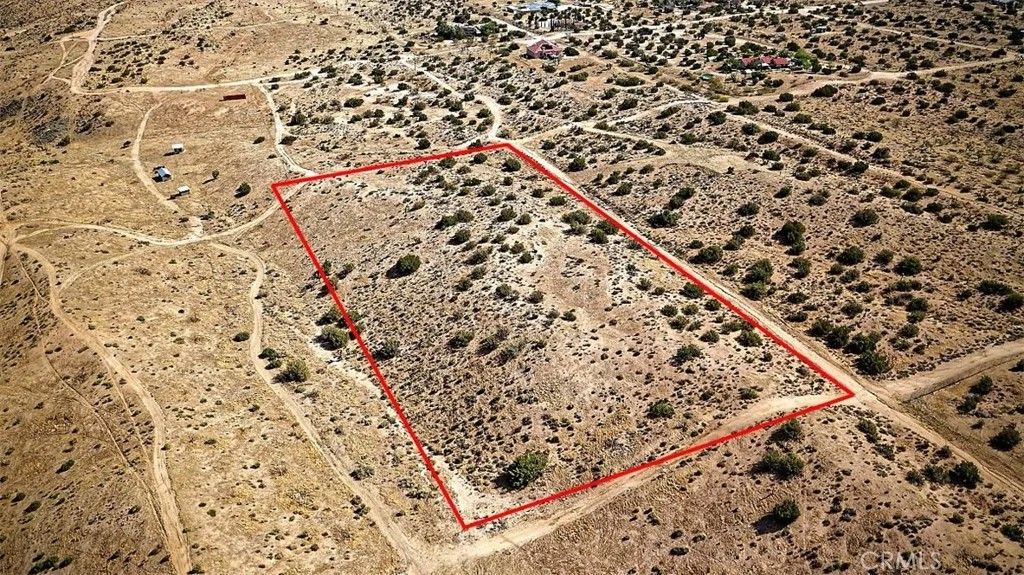 Photo of 25200 Mountain View, Apple Valley, CA 92308 (MLS # HD26133088)