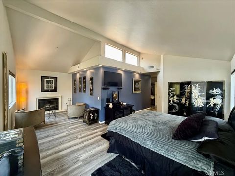 Tiny photo for 9213 Independence Way, North Hills, CA 91343 (MLS # SR25240394)