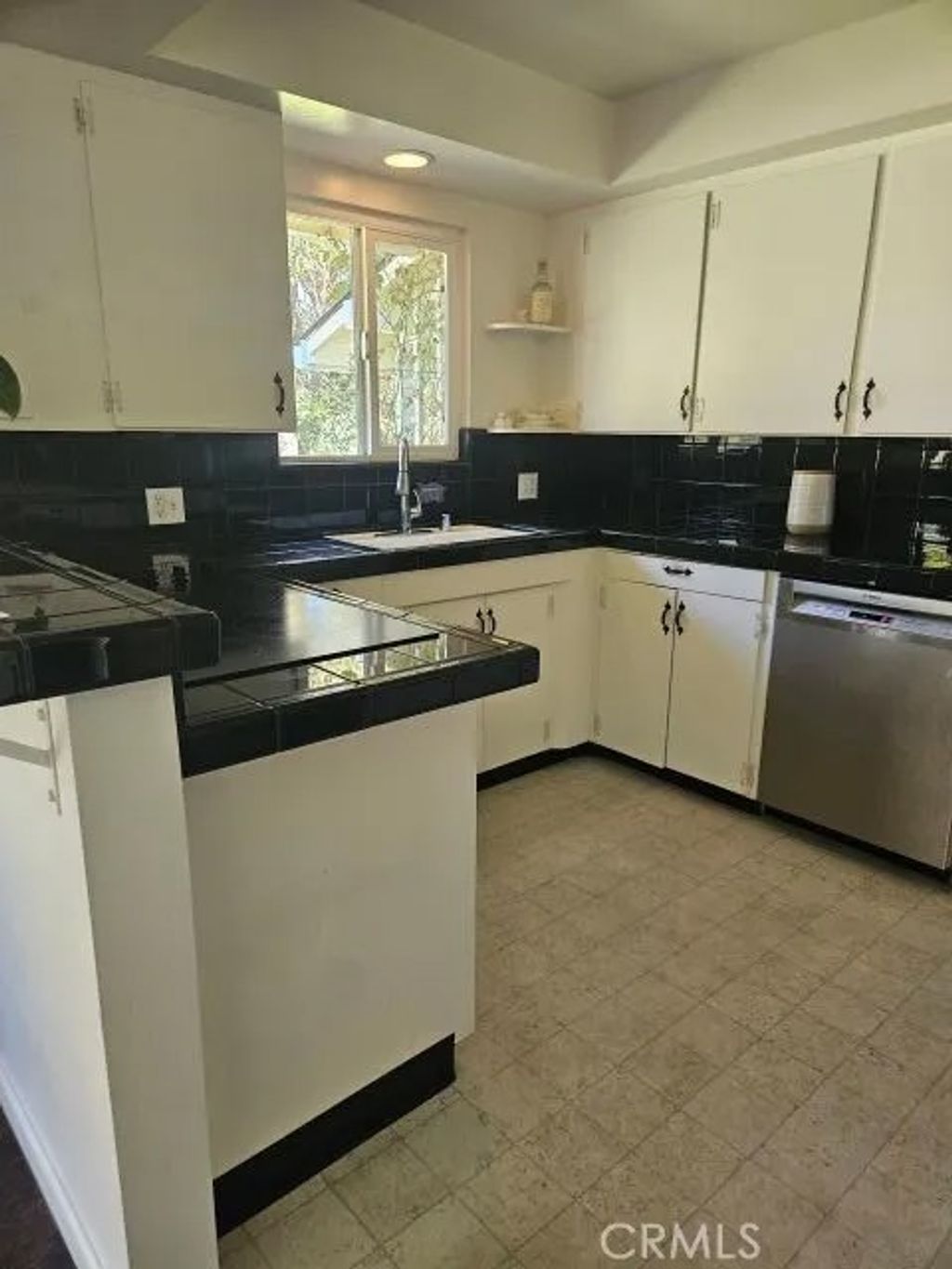 Photo of 220 Gurnsey Dr, Red Bluff, CA 96080 (MLS # SN25252036)