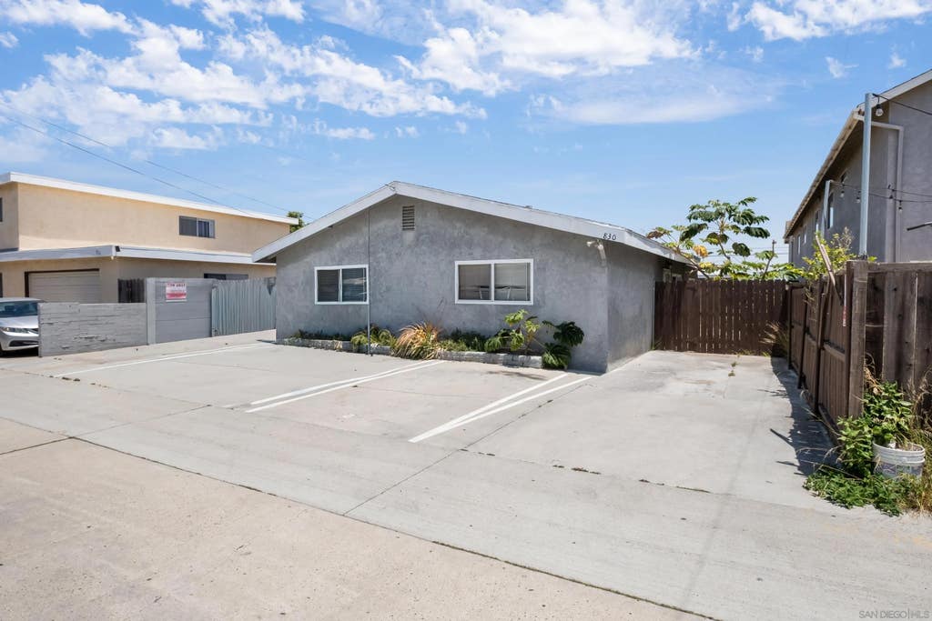 Photo of 830-834 11th St, Imperial Beach, CA 91932 (MLS # 260013970)