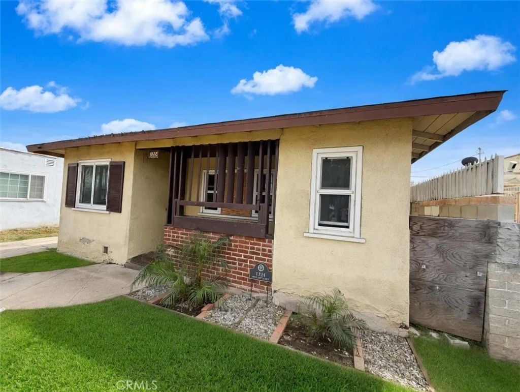 Photo of 1324 W 101st St, Los Angeles, CA 90044 (MLS # CV26078773)