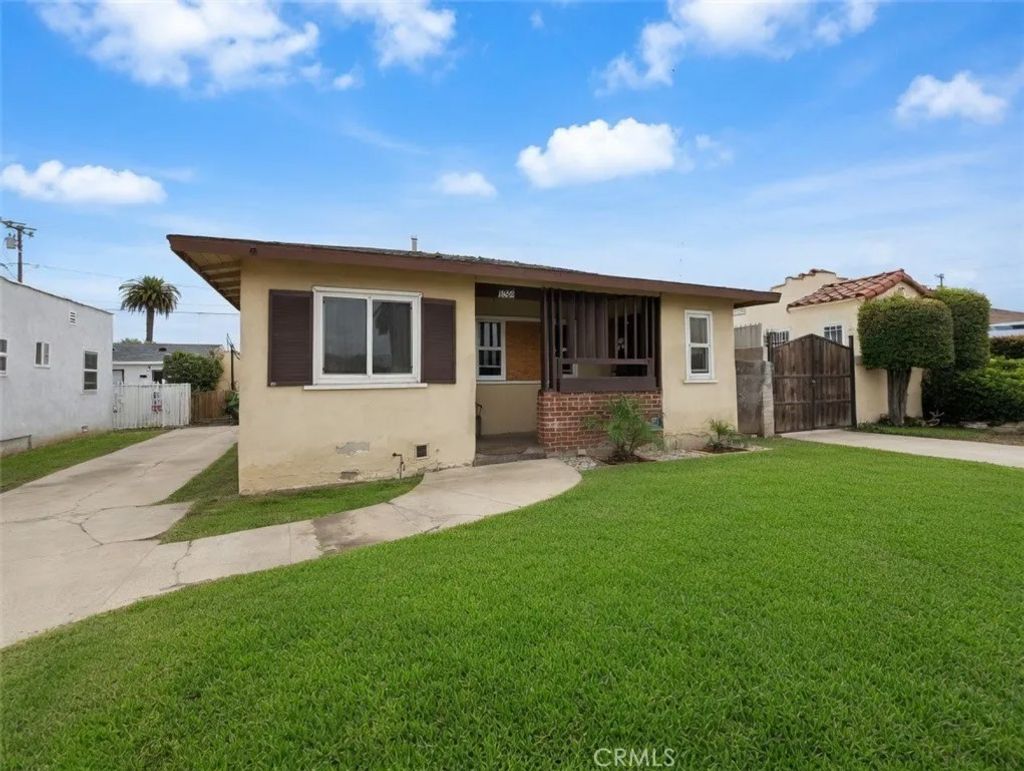 Photo of 1324 W 101st St, Los Angeles, CA 90044 (MLS # CV26078773)
