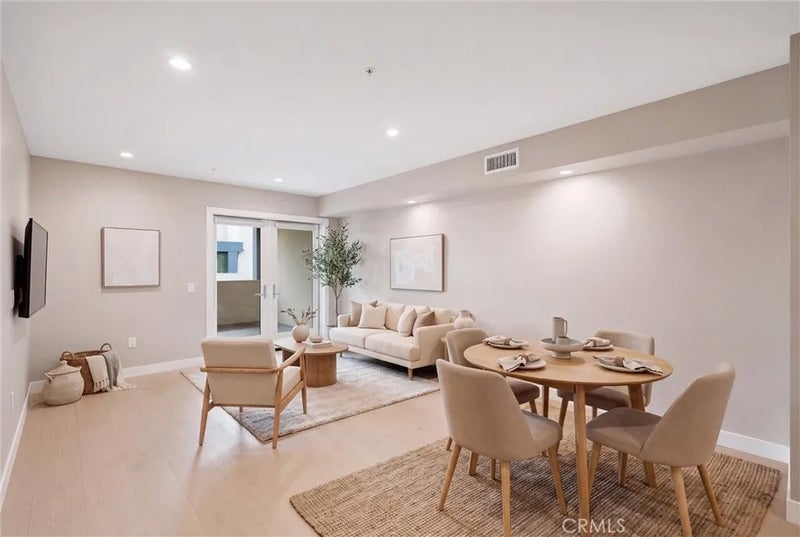 39 S Los Robles Avenue 6017