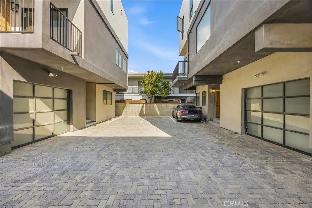 Photo of 10156 Regent St, Los Angeles, CA 90034 (MLS # TR26042762)