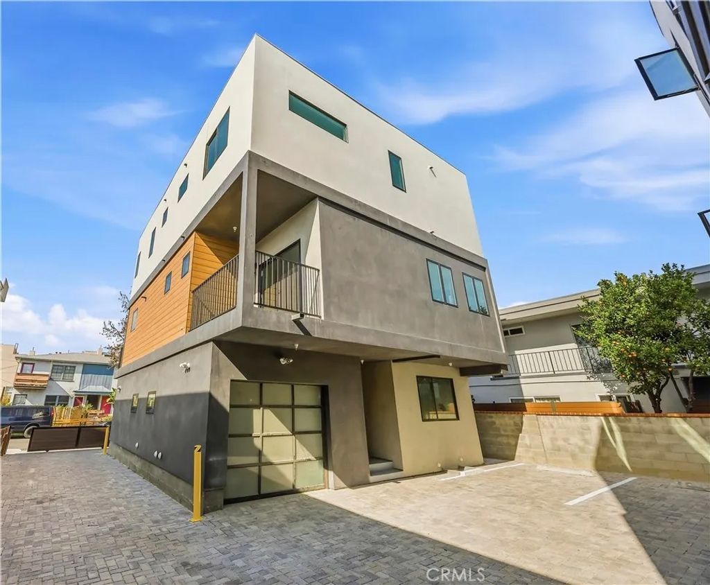 Photo of 10156 Regent St, Los Angeles, CA 90034 (MLS # TR26042762)