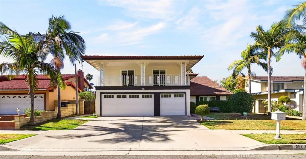 251 Avenida Santa Anita