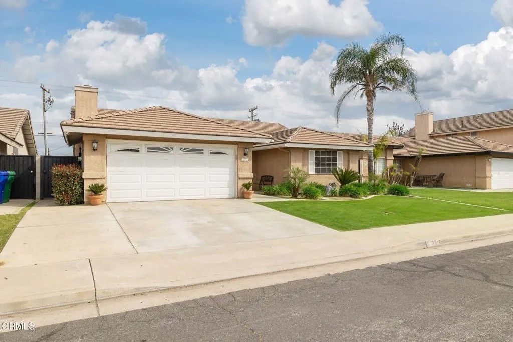 Photo of 3212 Chuckwagon Street, Bakersfield, CA 93312 (MLS # V1-34975)